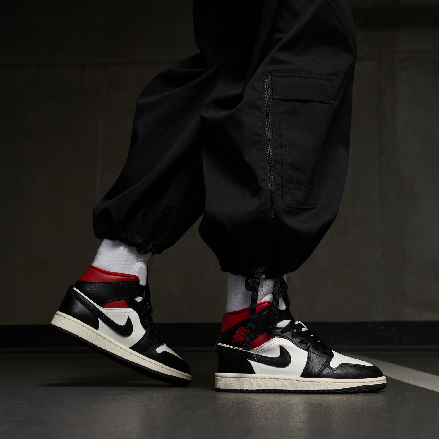 AIR JORDAN 1 MID BQ6472-061 CZARNY | Damskie Sneakersy w Sizeer