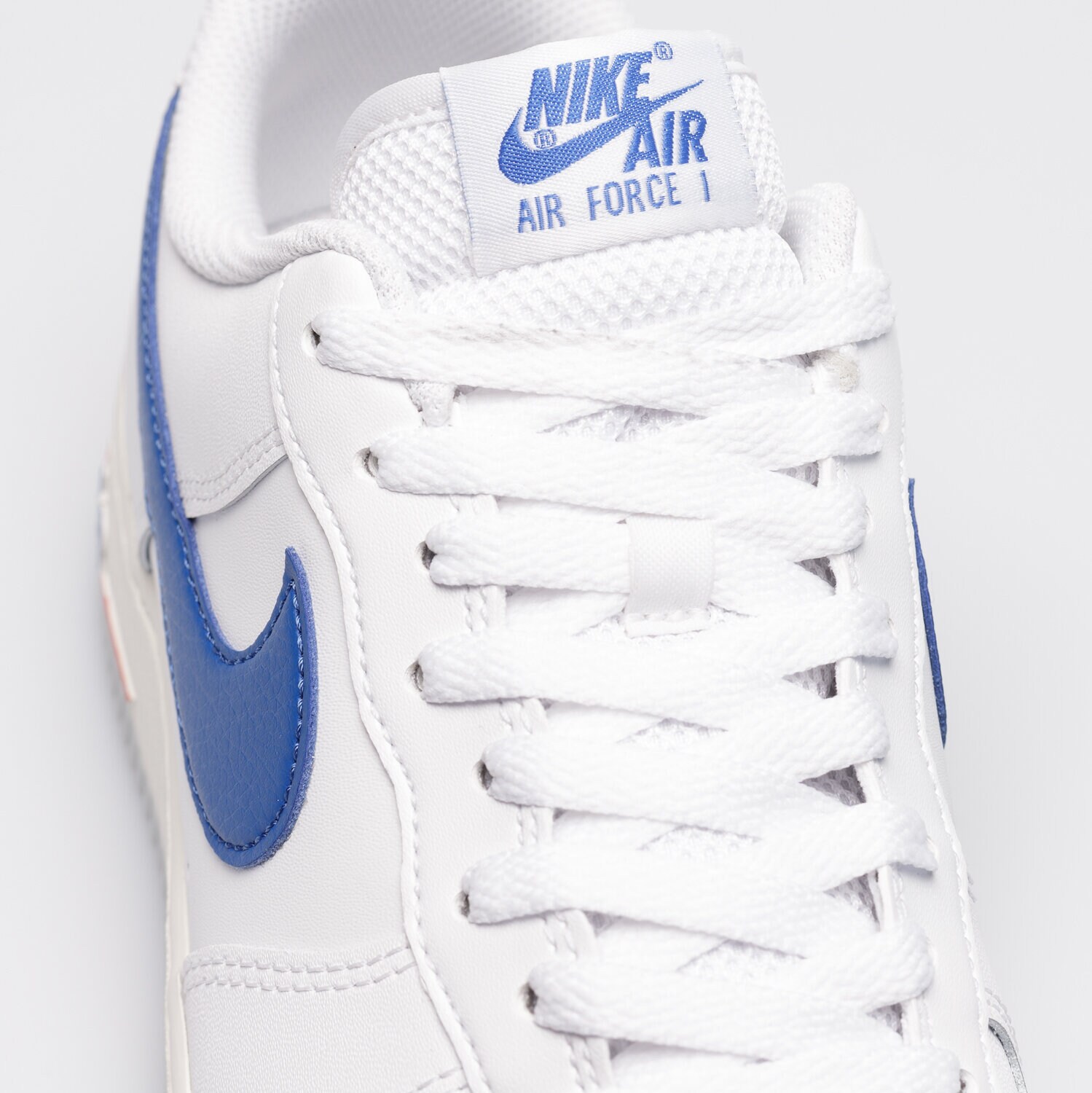 [Nike] AIR FORCE 1 07 ☆送料込☆ m285b49940bb19db11f5dc07514c53