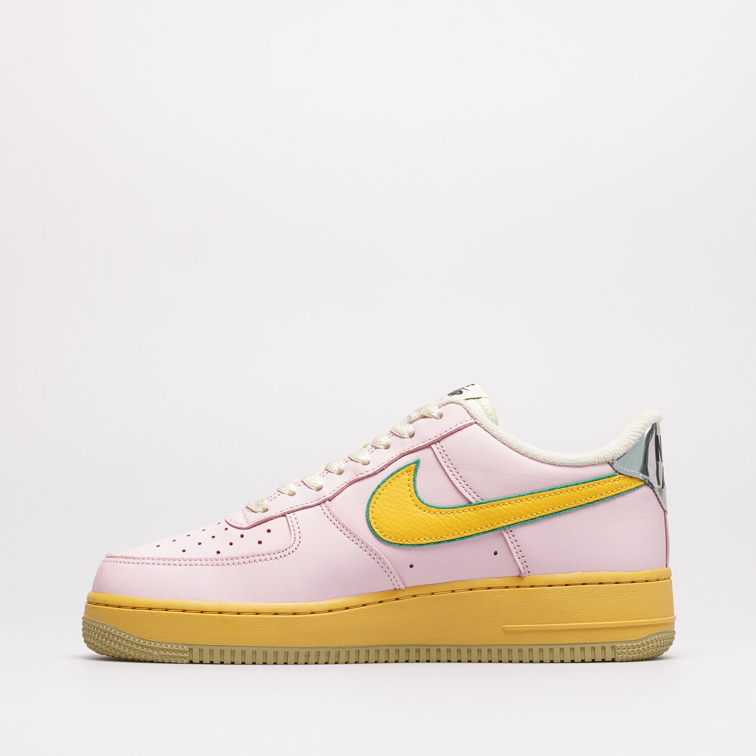 [Nike] AIR FORCE 1 07 ☆送料込☆ m285b49940bb19db11f5dc07514c53