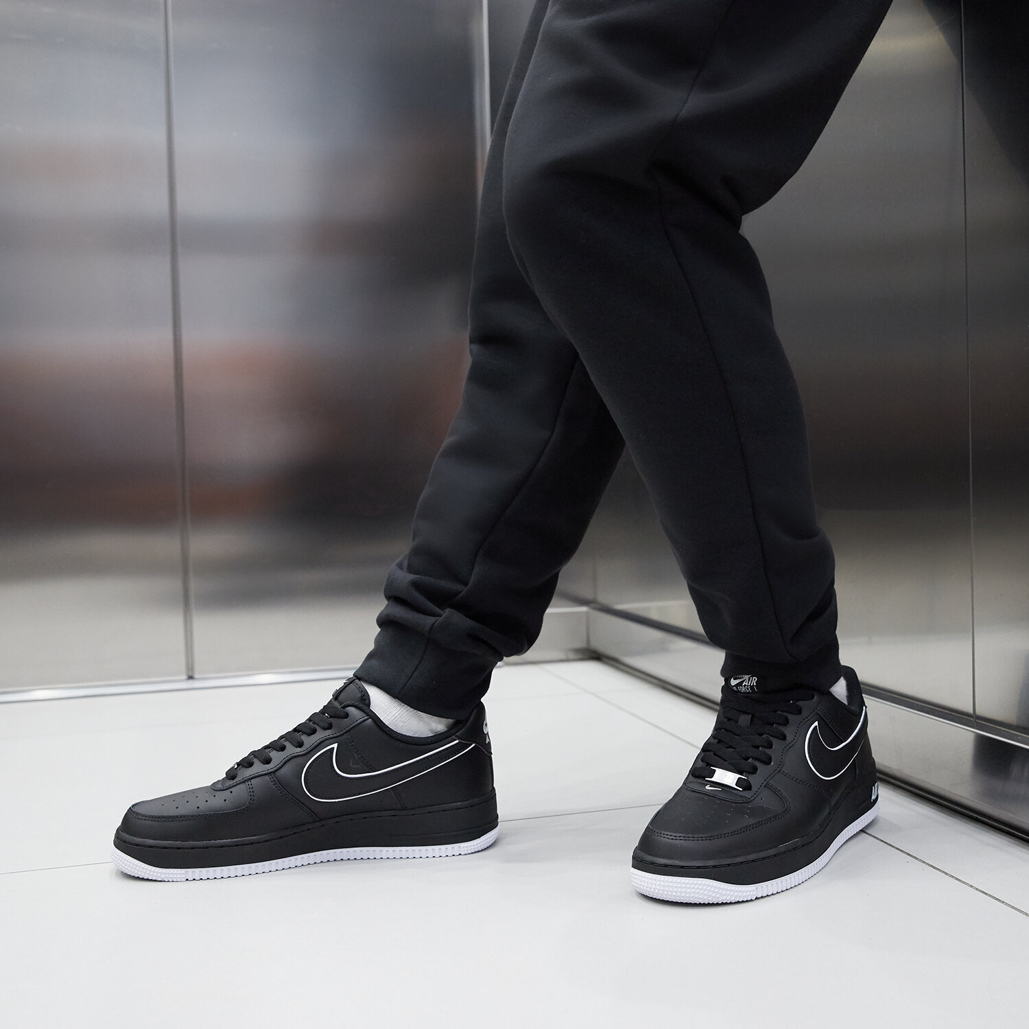 NIKE AIR FORCE 1 
