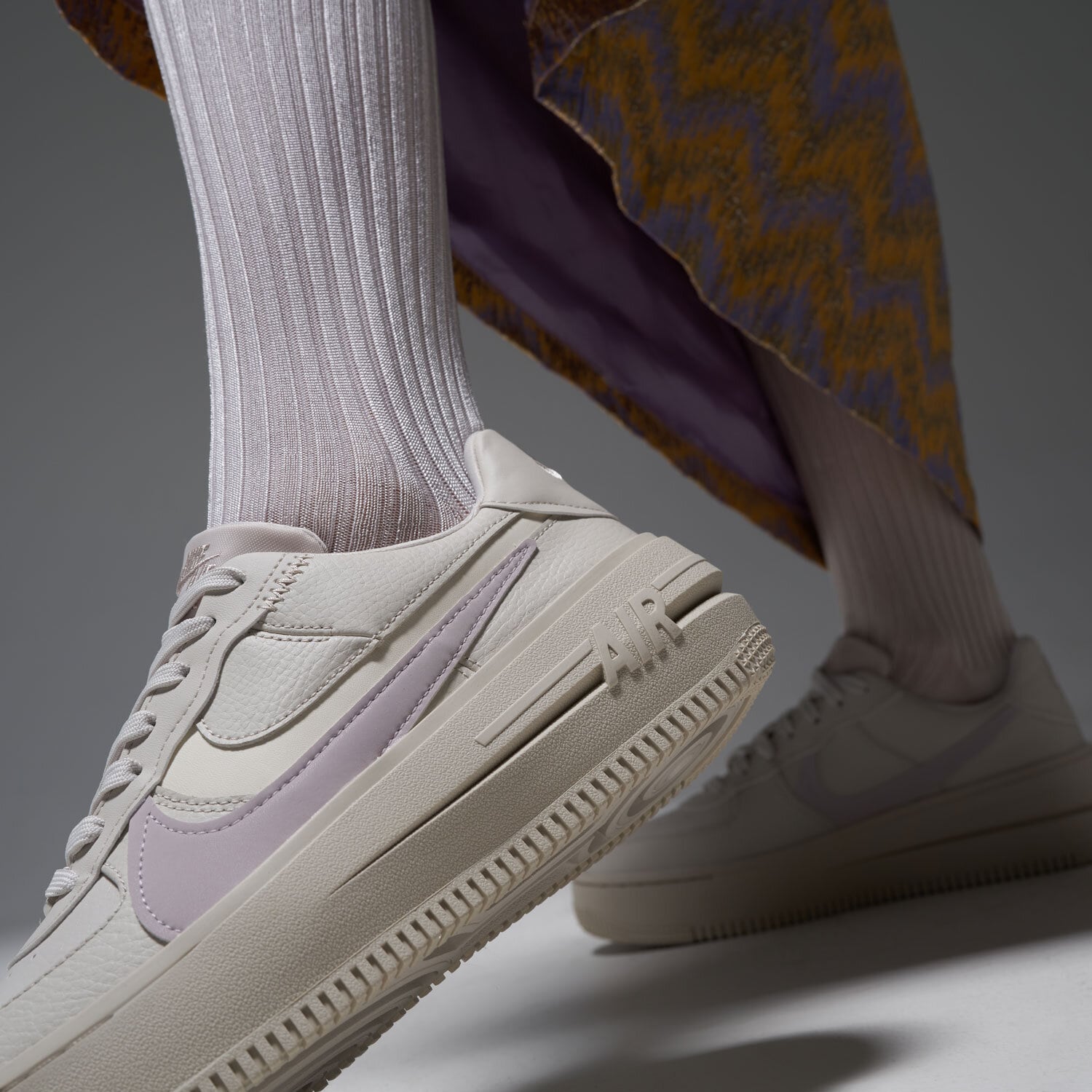 NIKE★WMNS AIR FORCE 1 PLT.AF.ORM★厚底 NIKE（ナイキ）の「ナイキ エア フォース 1 PLT.AF.ORM LV8