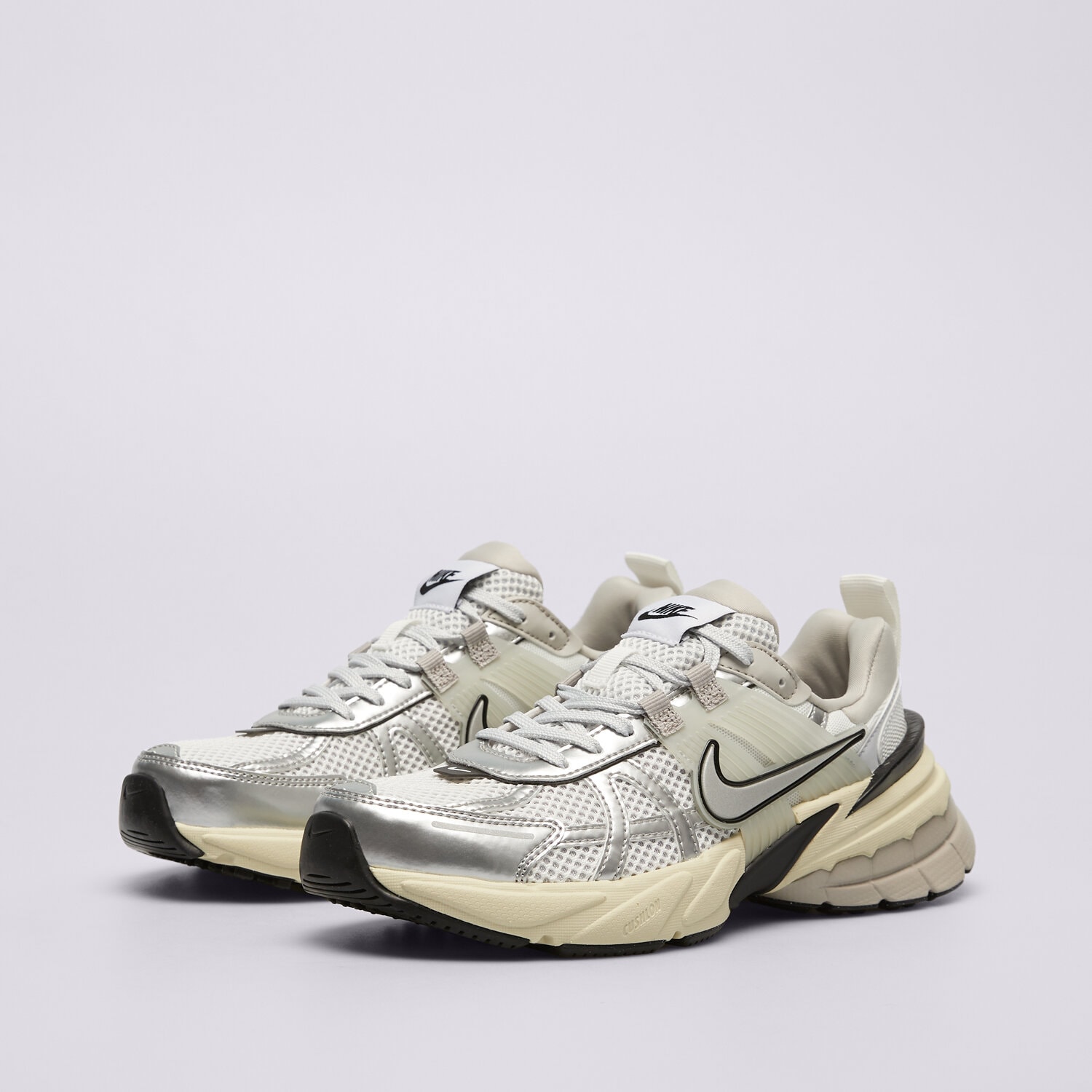 Nike V2K Run FD0736-100 Srebrne | Sizeer