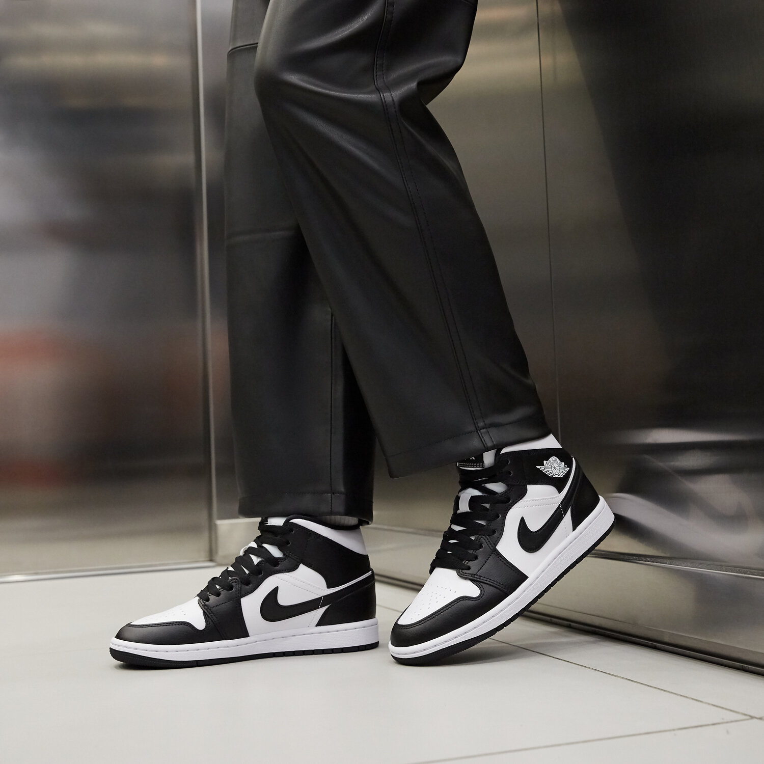 WMNS AIR JORDAN 1 MID 365 DV0991-101 CZARNY | Damskie