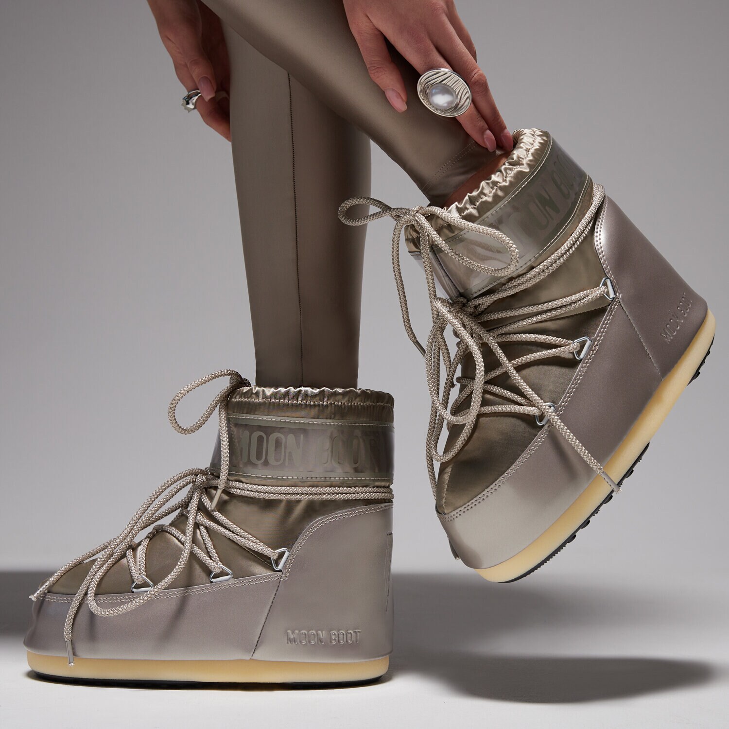 ちらん　他の方は購入不可　Moon Boot MOON BOOT ICON LOW GLANCE 80D1409350B003 ZŁOTY | Damskie