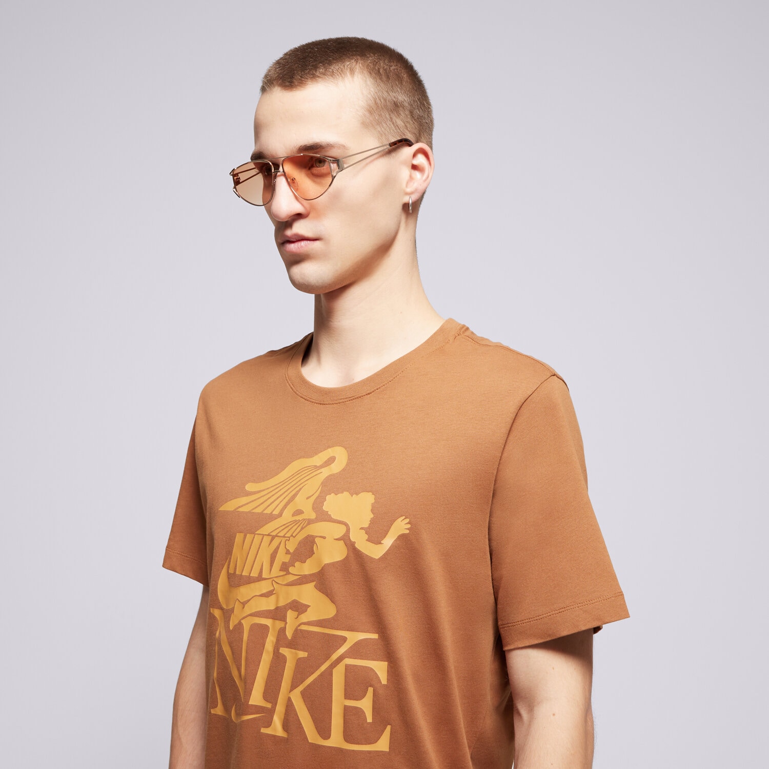 NIKE T-SHIRT M NSW TEE CLUB SSNL LBR FZ7985-281 BRĄZOWY