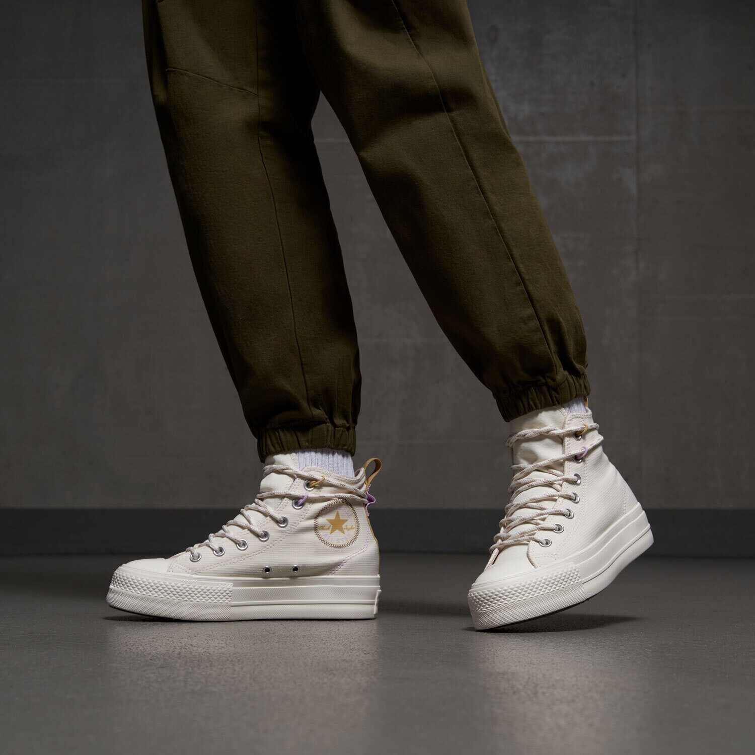 CONVERSE CHUCK TAYLOR ALL STAR LIFT A08767C KREMOWY