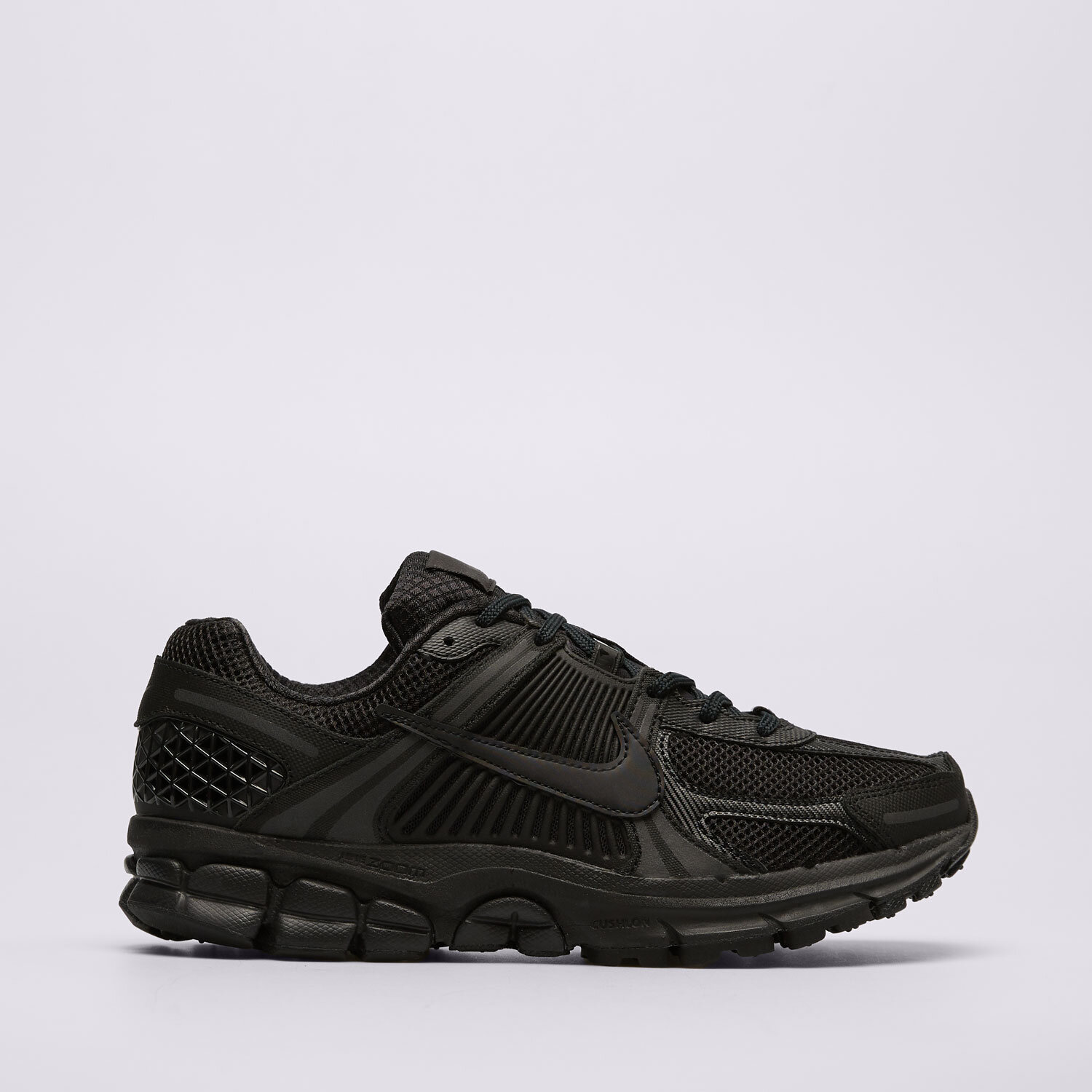 靴 NIKE ZOOM VOMERO 5 BLACK 25.5 BV1358-003 Nike Zoom Vomero 5 czarny (BV1358-003)
