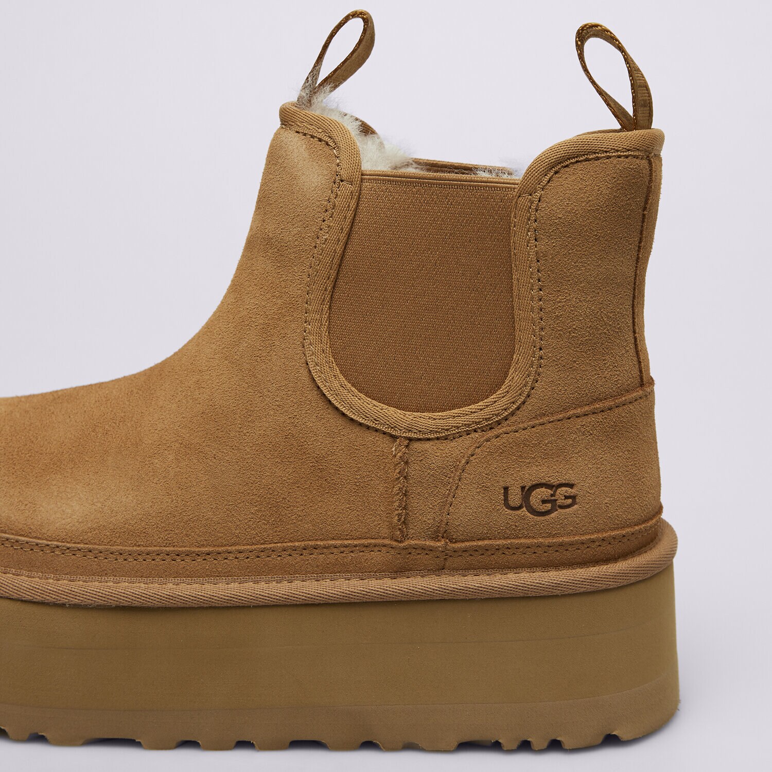 UGG NEUMEL PLATFORM CHELSEA 23センチ　サイドゴア UGG NEUMEL PLATFORM CHELSEA 23センチサイドゴア