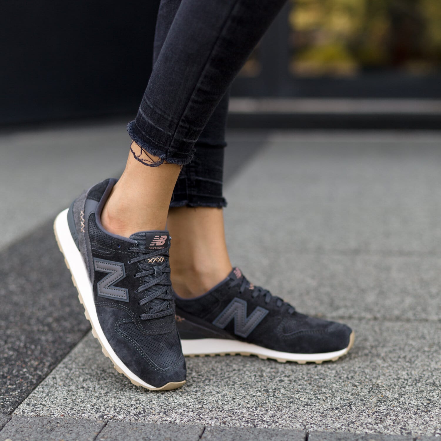 NEW BALANCE WR996BY WR996BY SZARY Damskie Sneakersy w Sizeer