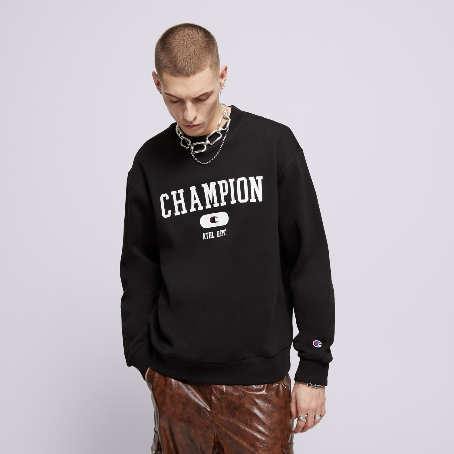 CHAMPION BLUZA CREWNECK SWEATSHIRT 220431KK001 CZARNY | Męskie Bluzy w  Sizeer