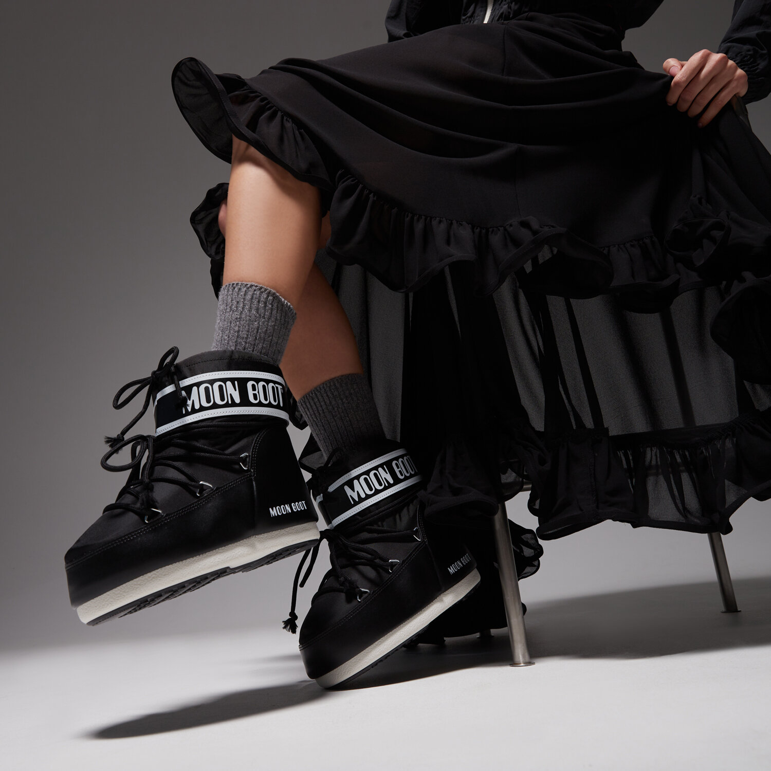 MOON BOOT　ICON LOW BLACK NYLON BOOTSブラック MOON BOOT ICON LOW NYLON 80D1409340N001 CZARNY | Damskie