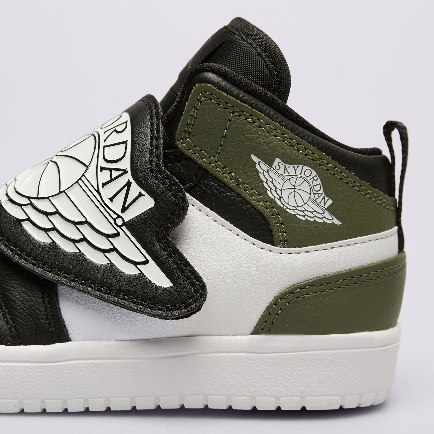 JORDAN SKY JORDAN 1 BQ7197-092 KHAKI | Dziecięce Sneakersy w