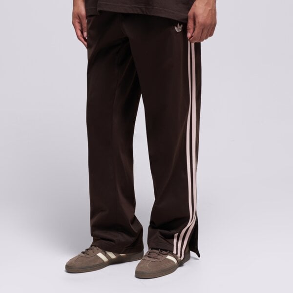 Brown is the new denim. Trend na brązowe spodnie