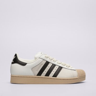 Nike Air Force vs adidas Superstar, które z nich skradną serce sneakerheada?