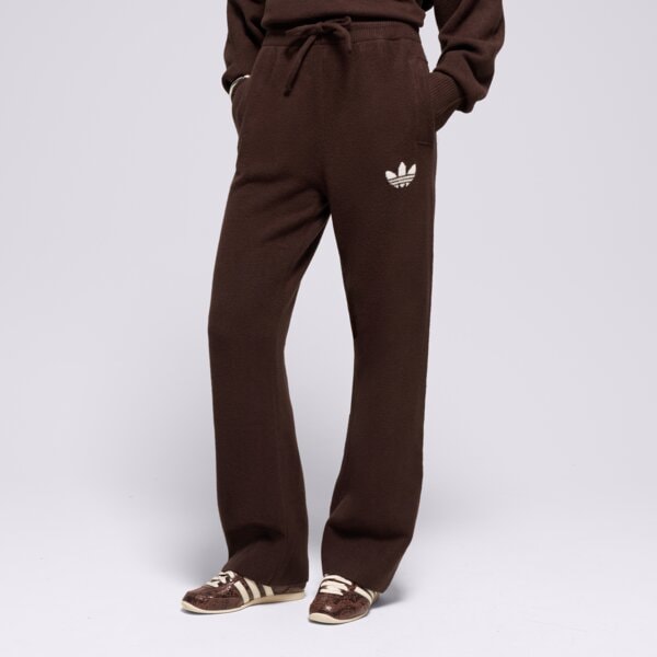 Brown is the new denim. Trend na brązowe spodnie