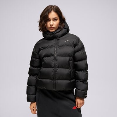The bold frame: Przeskalowane ramiona w stylizacjach