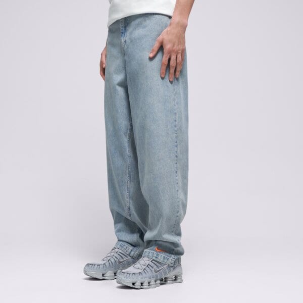 Denim dynamic – jakie buty do jeansów wybrać?
