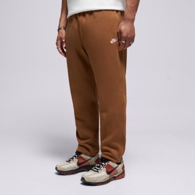 Brown is the new denim. Trend na brązowe spodnie
